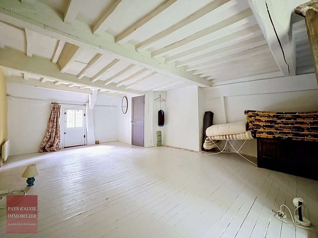 Maison à SAINT-PIERRE-SUR-DIVES