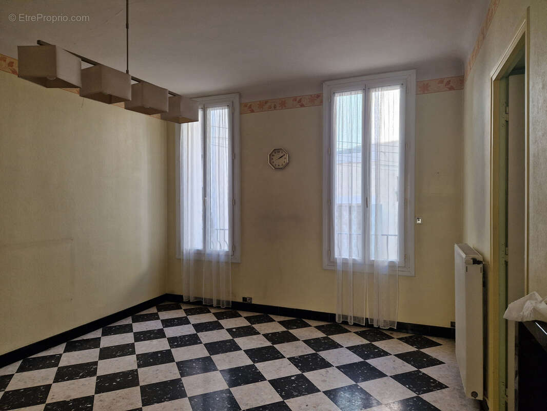 Appartement T4 + TERRASSE 20m2 + dépendance + cave - photo 9