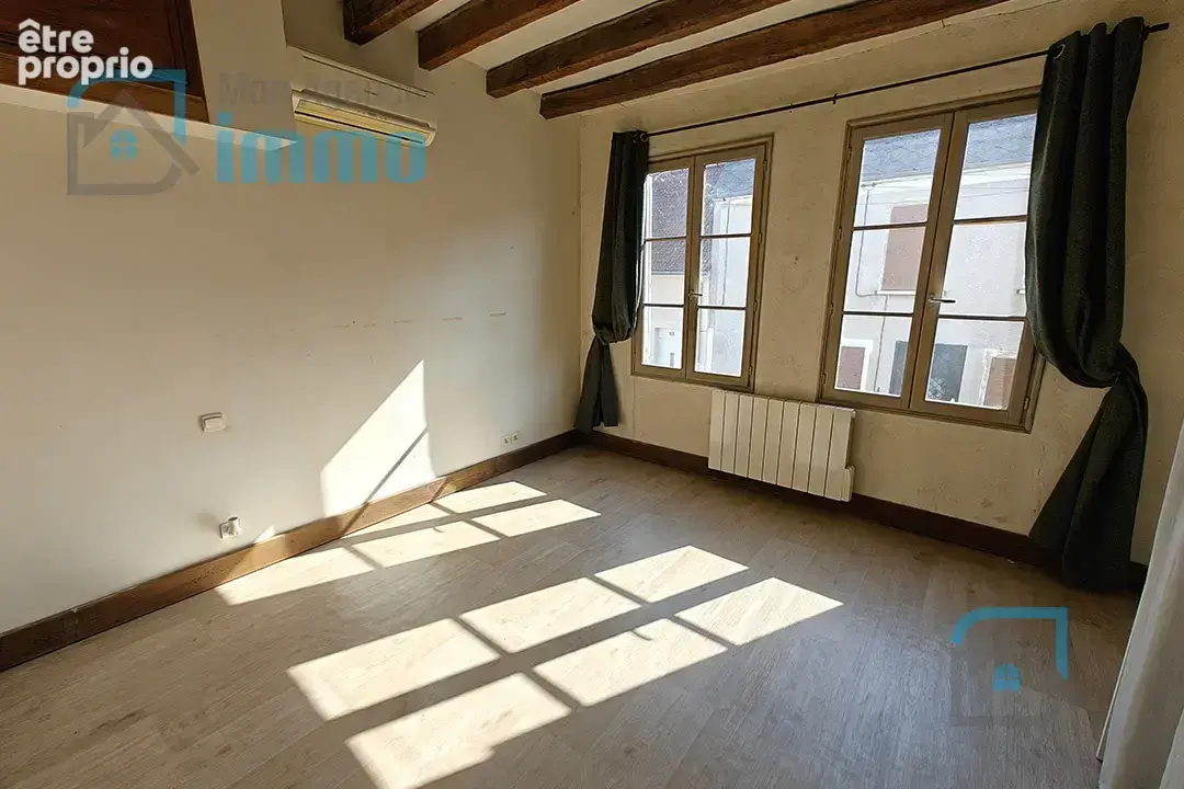 Mehun-Sur-Yèvre - Maison de ville 2 chambres - photo 3