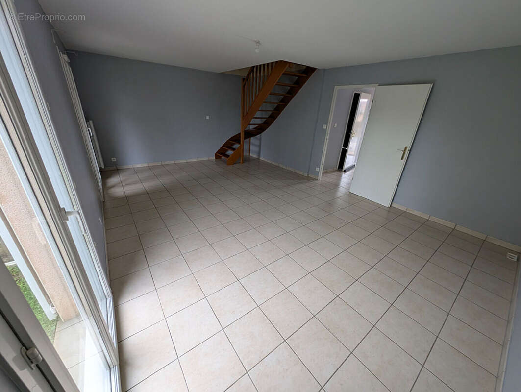 Maison à FONTAINE-LE-COMTE