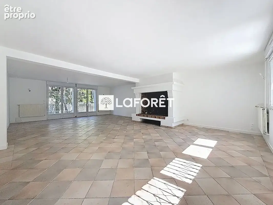 Montreuil la boissiere - maison de 7 pieces sur 185 m² - photo 3