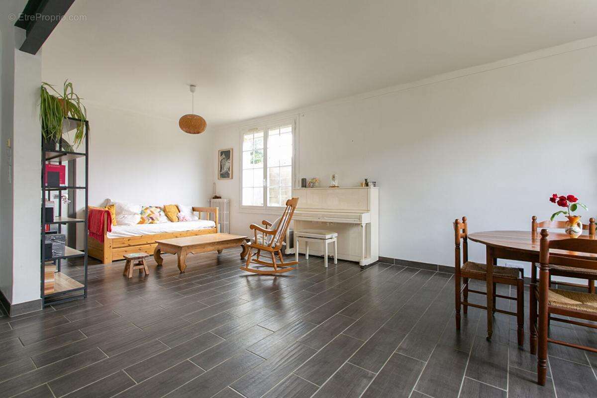Maison Sèvremoine 5 P . 3 Chs . Bureau . 133.67 M² . T 315 M² . Garage - photo 5