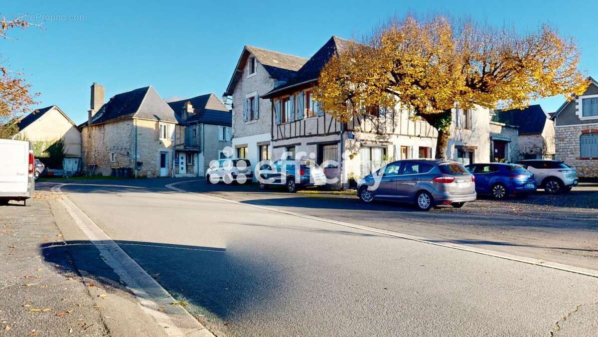 Maison à CONDAT-SUR-VEZERE