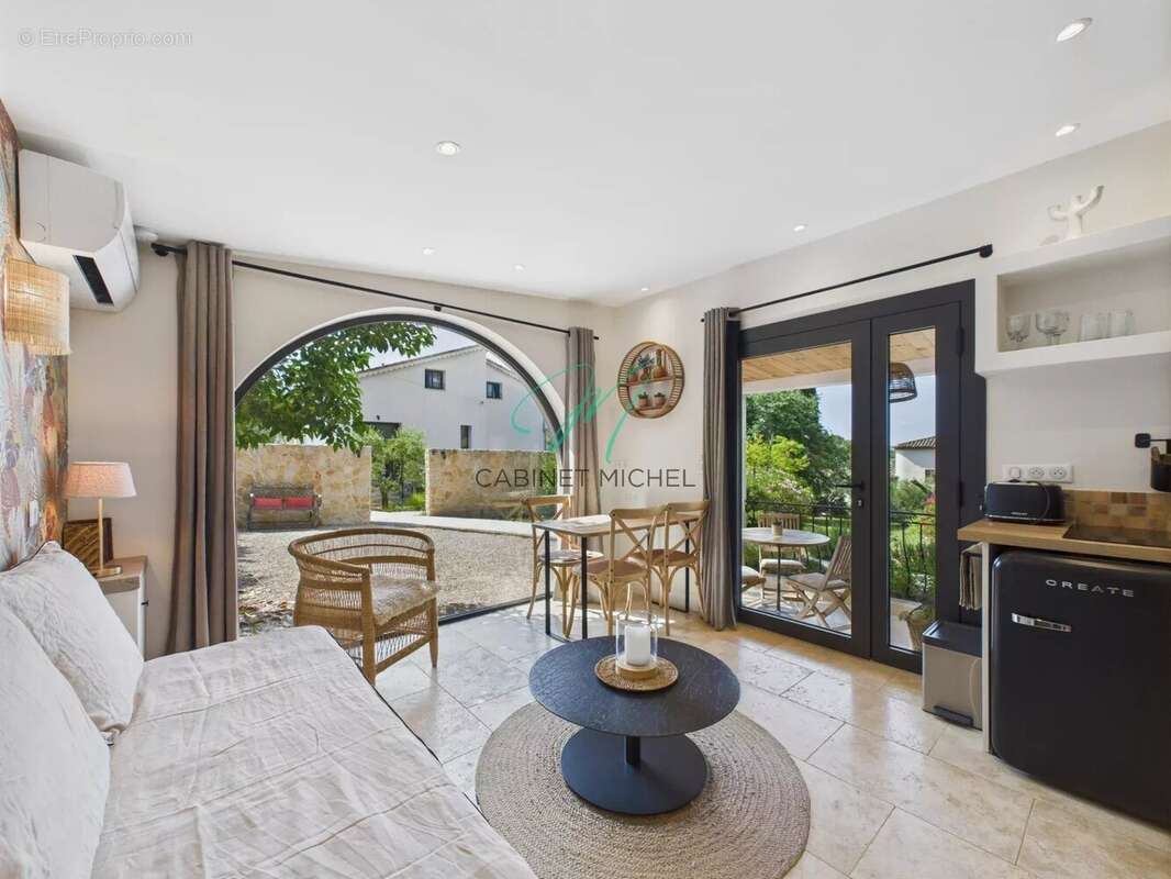 Maison à ROQUEFORT-LES-PINS