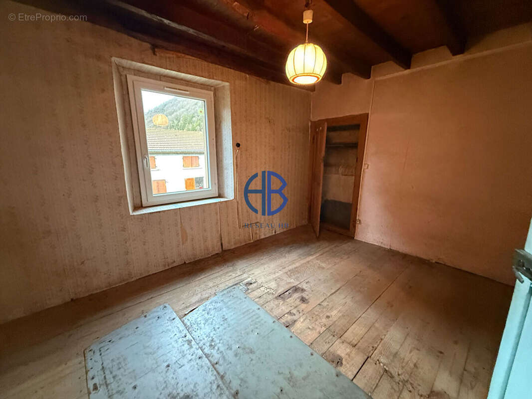 Maison avec dépendances sur 900 m2 de terrain - photo 7