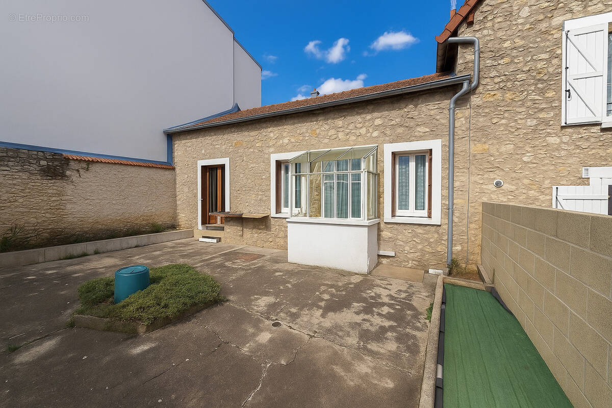 Maison de ville en plein centre ville proche gare - photo 1