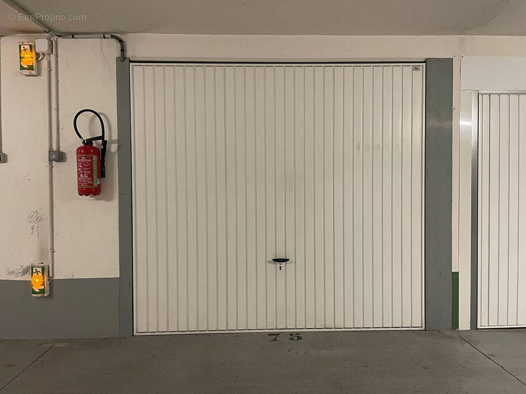 Parking à PARIS-14E