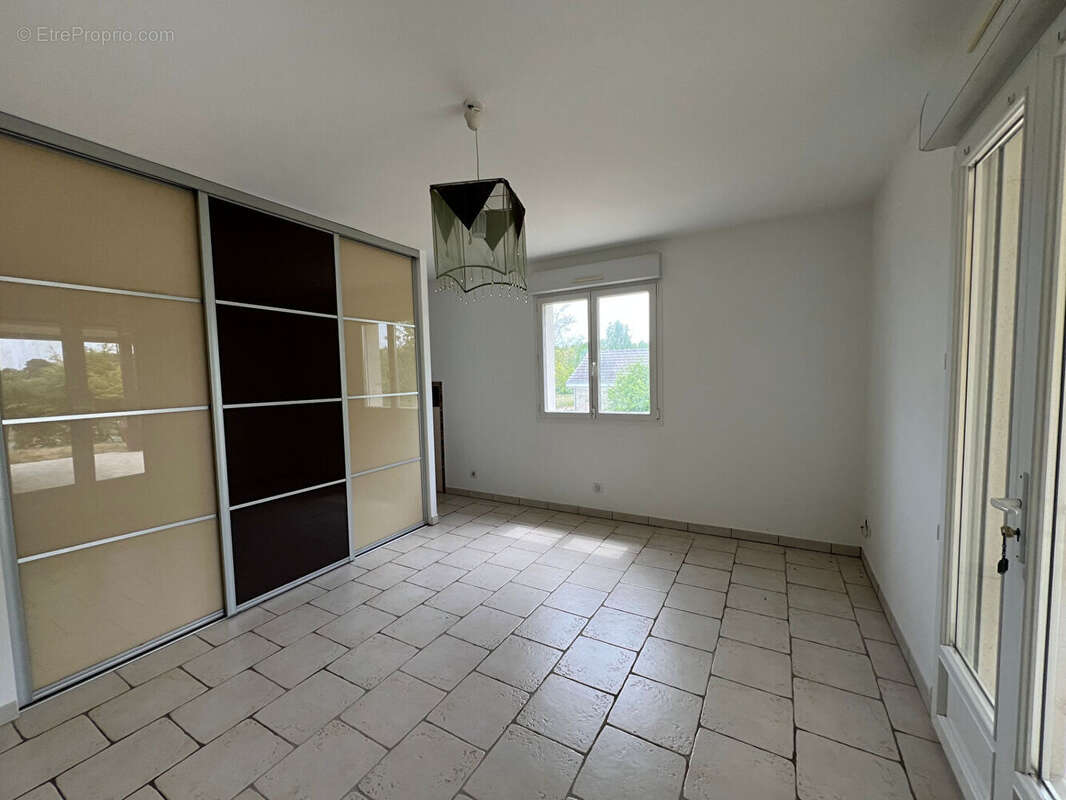 Maison à CHATELRAOULD-SAINT-LOUVENT