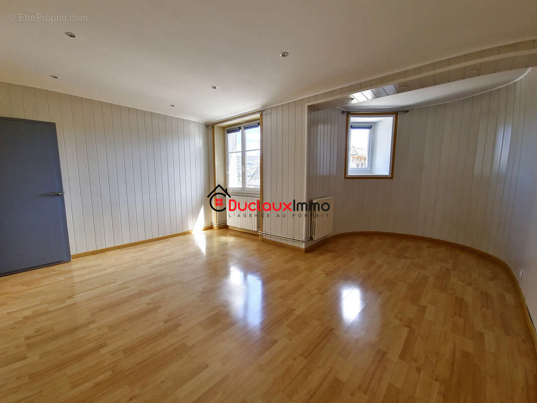Appartement à POLMINHAC