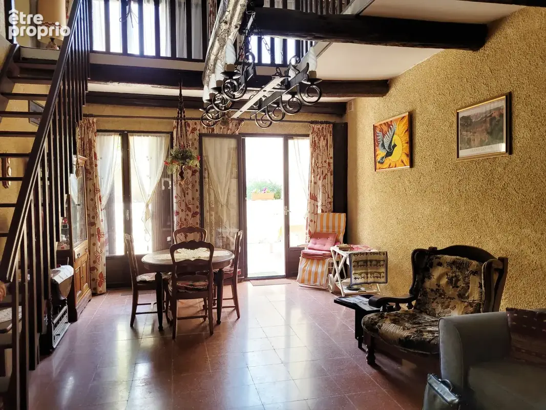 Salles d'Aude Maison Vigneronne de type 7 sur 3 niveaux et disposant d'une remise de 70 m2, d'une cour. - photo 3