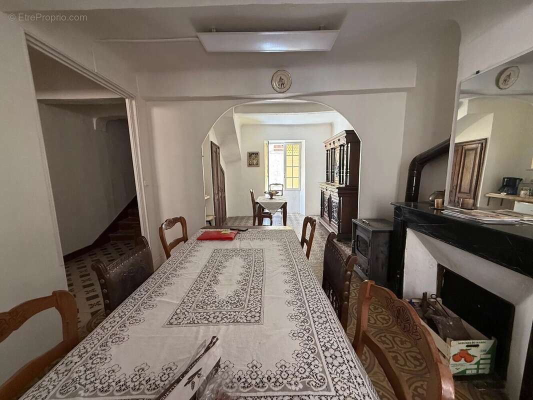 Maison à SAINTE-ANASTASIE-SUR-ISSOLE