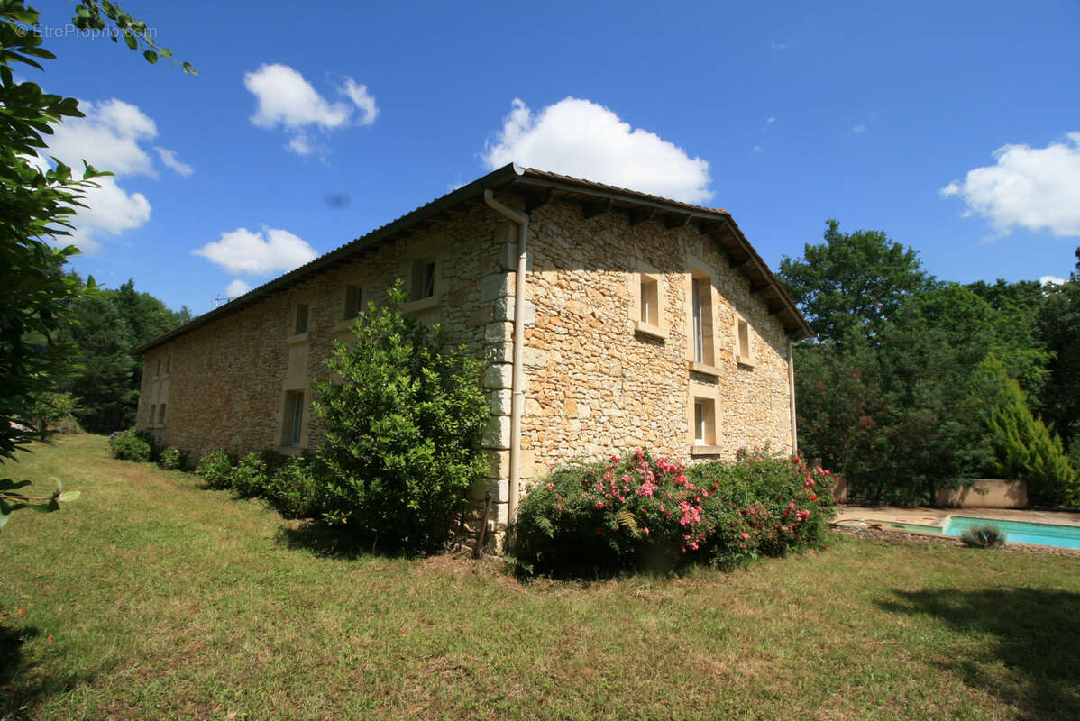  Maison en pierre six chambres deux bureaux - photo 4