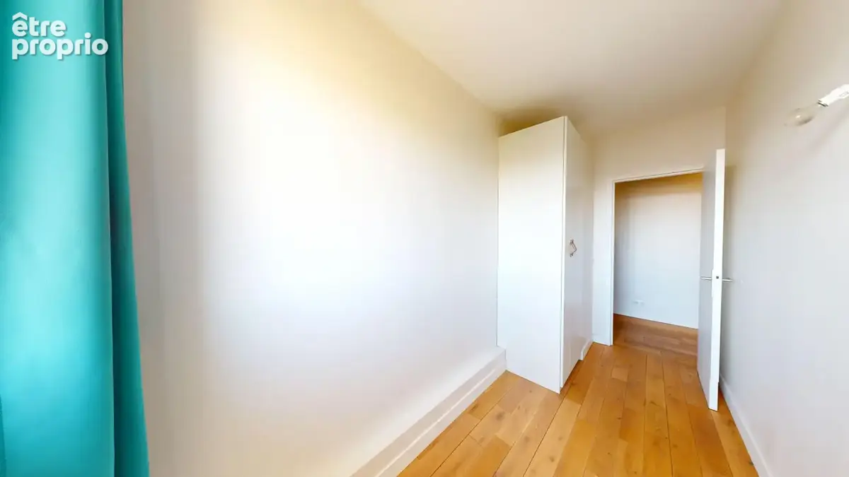 PARIS XIX    Métro Laumière ou Ourcq   3P - 1 chambre 49m²  balcon, cave et parking - photo 4