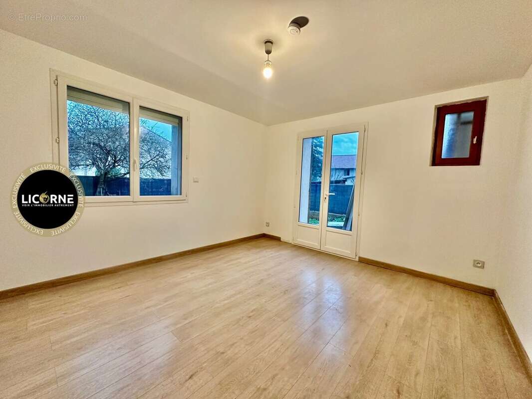 Appartement à LE PUY-SAINTE-REPARADE