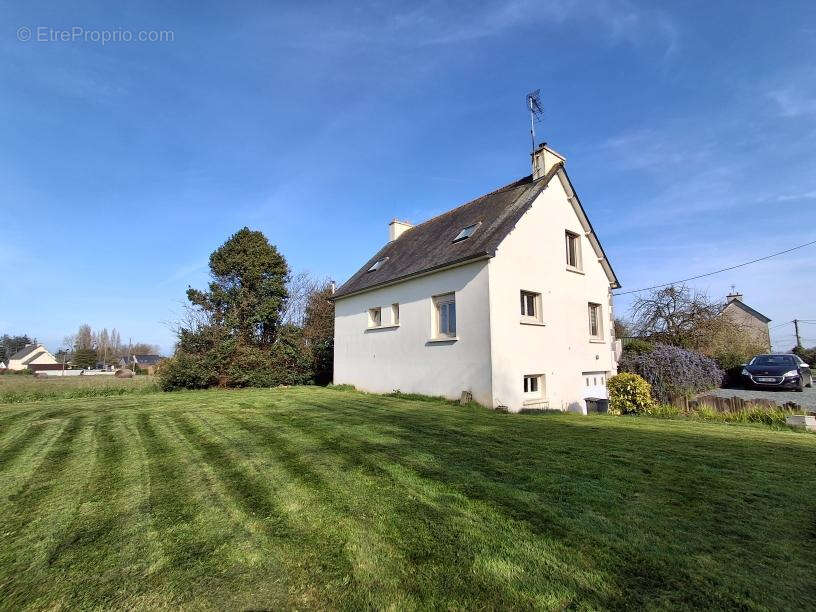 Maison à TREGOMEUR