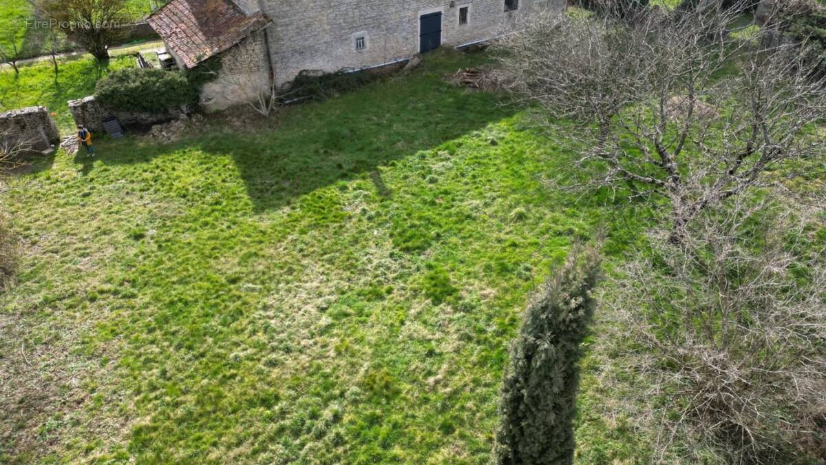 Terrain à PARMILIEU