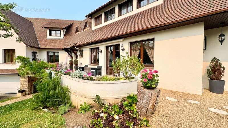 Maison à LA CELLE-SAINT-CLOUD