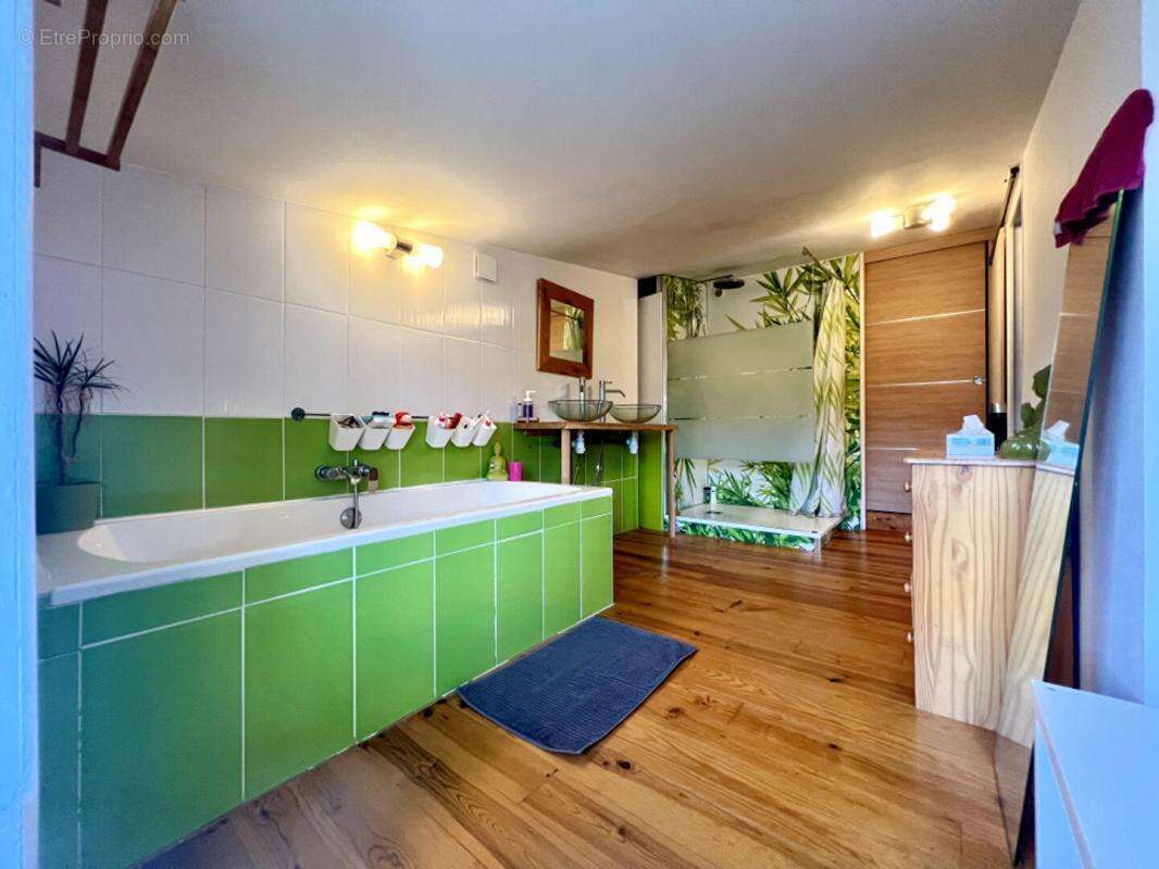 Maison à MONTFAUCON-MONTIGNE