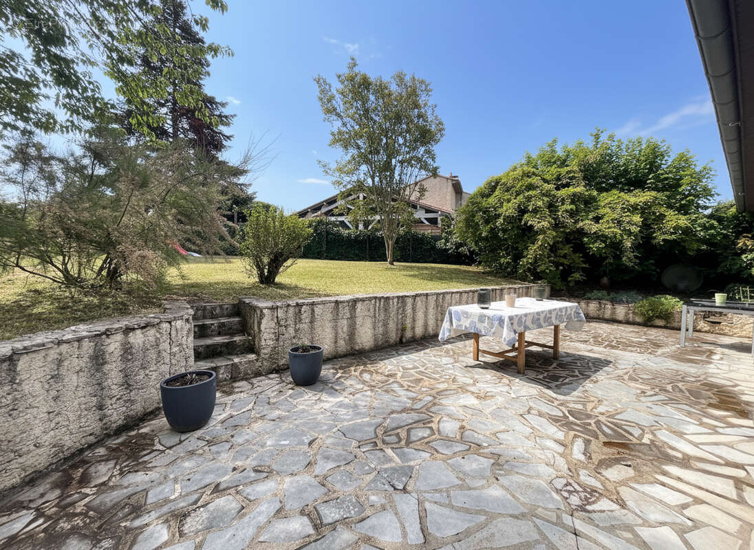Maison à SAINT-YRIEIX-SUR-CHARENTE