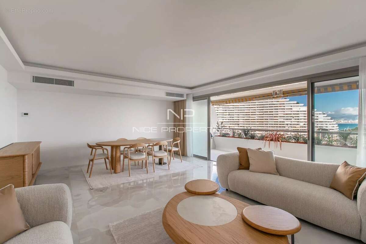 Appartement à VILLENEUVE-LOUBET