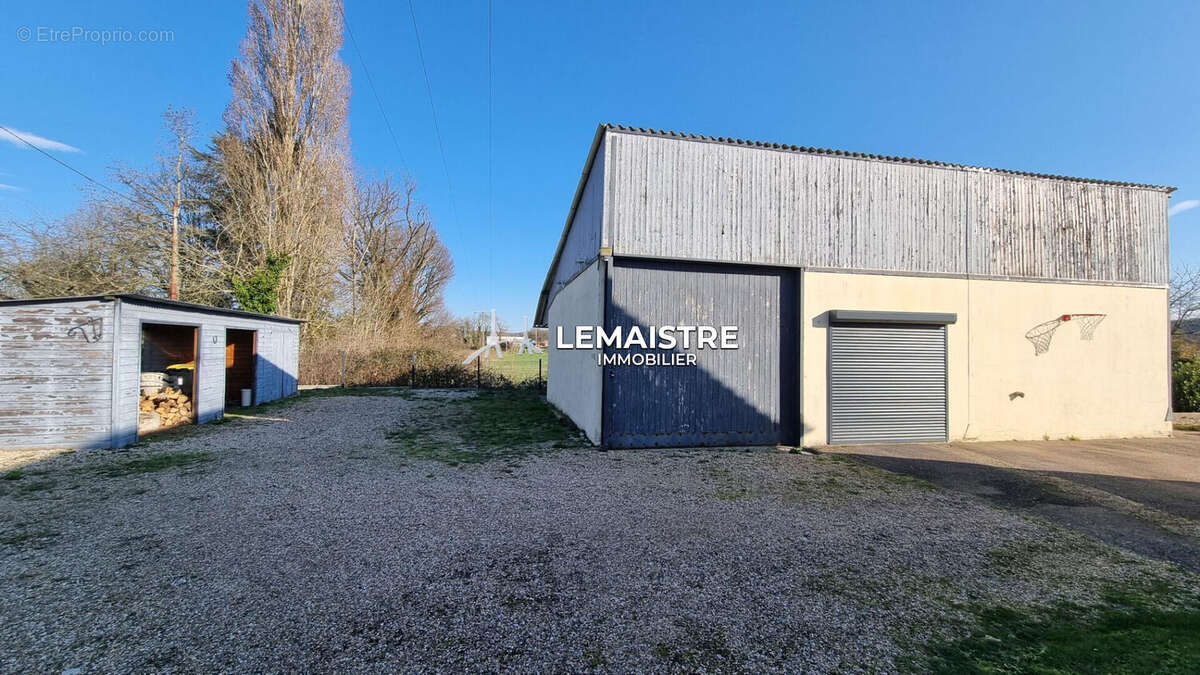 Maison à vendre - Sahurs - 97 m² - 4 chambres - Jardin / Sous-sol complet /  Grande Dépendance - photo 15