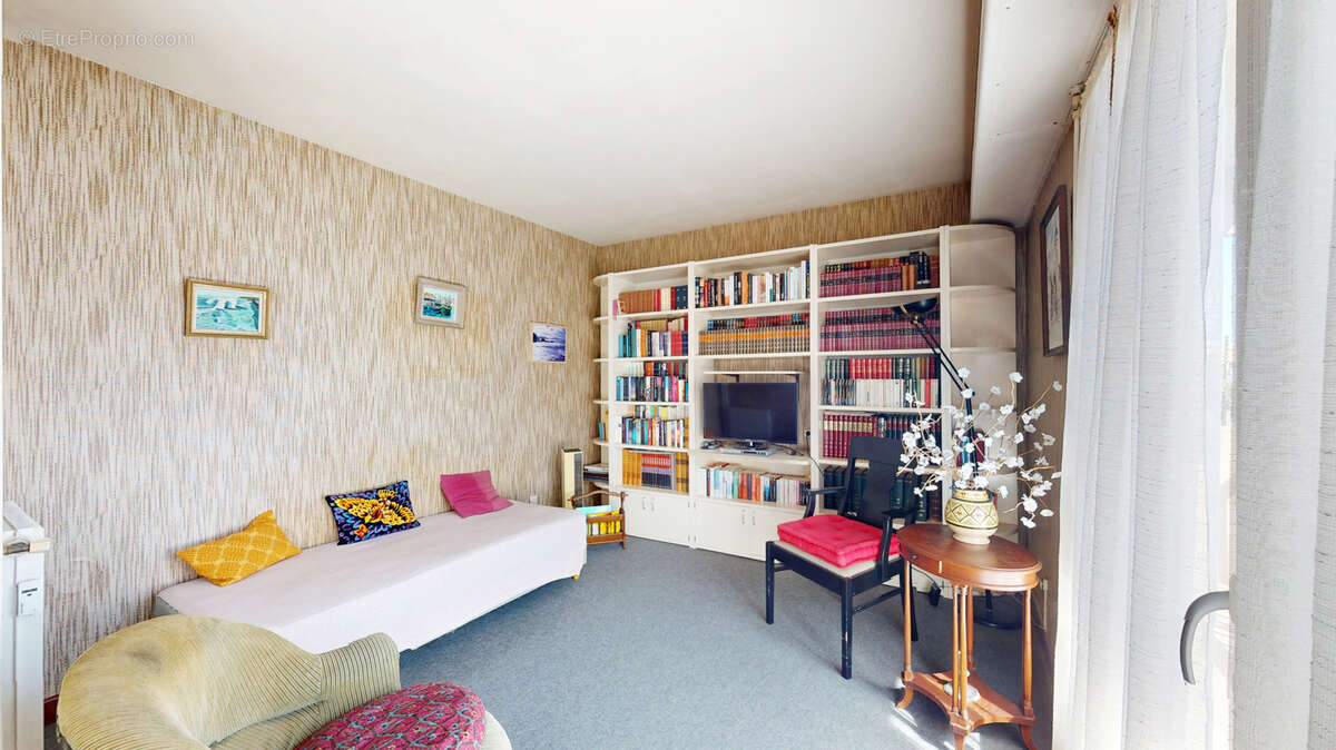 Bayonne Marracq   T3/4 avec balcon,cave et box dans un cadre verdoyant - photo 5
