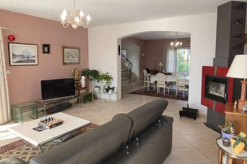 Maison à RUELLE-SUR-TOUVRE