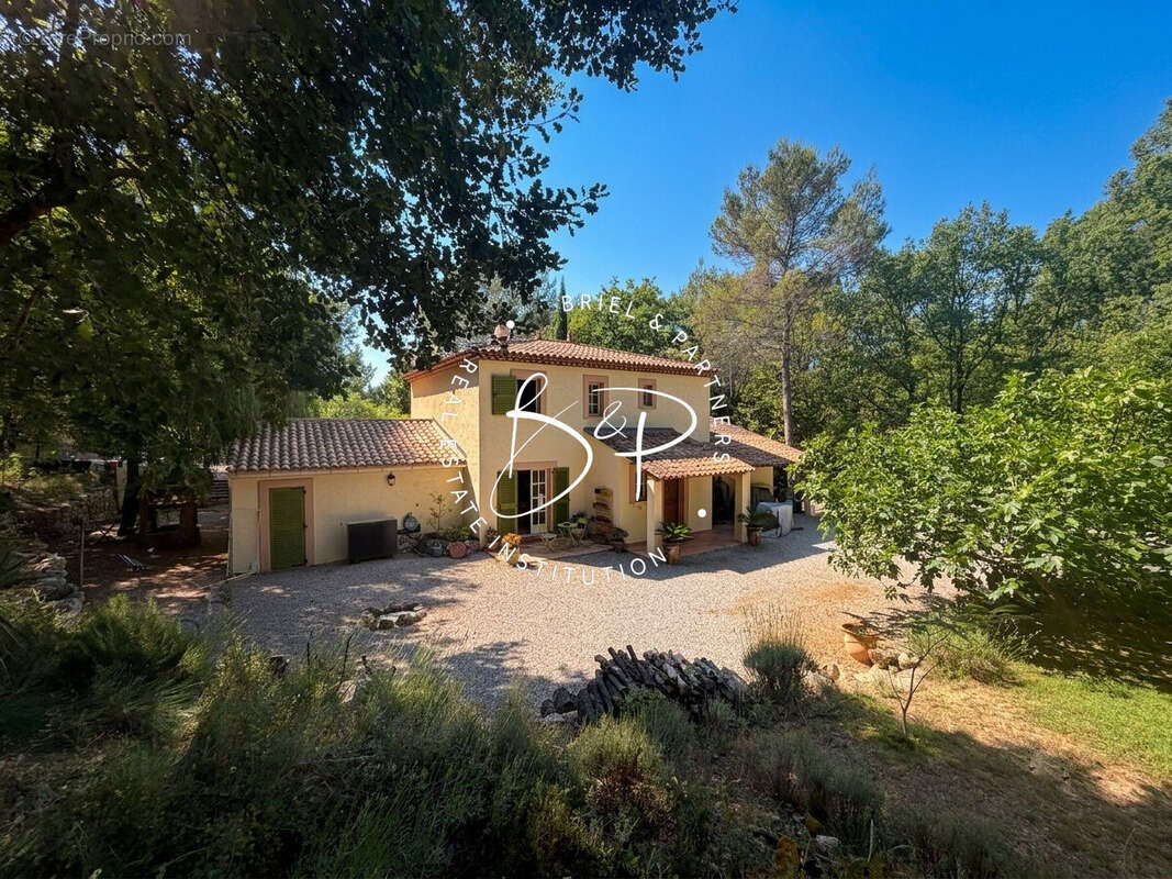Bastide provençale 5 chambres avec  piscine au calme complet - photo 3