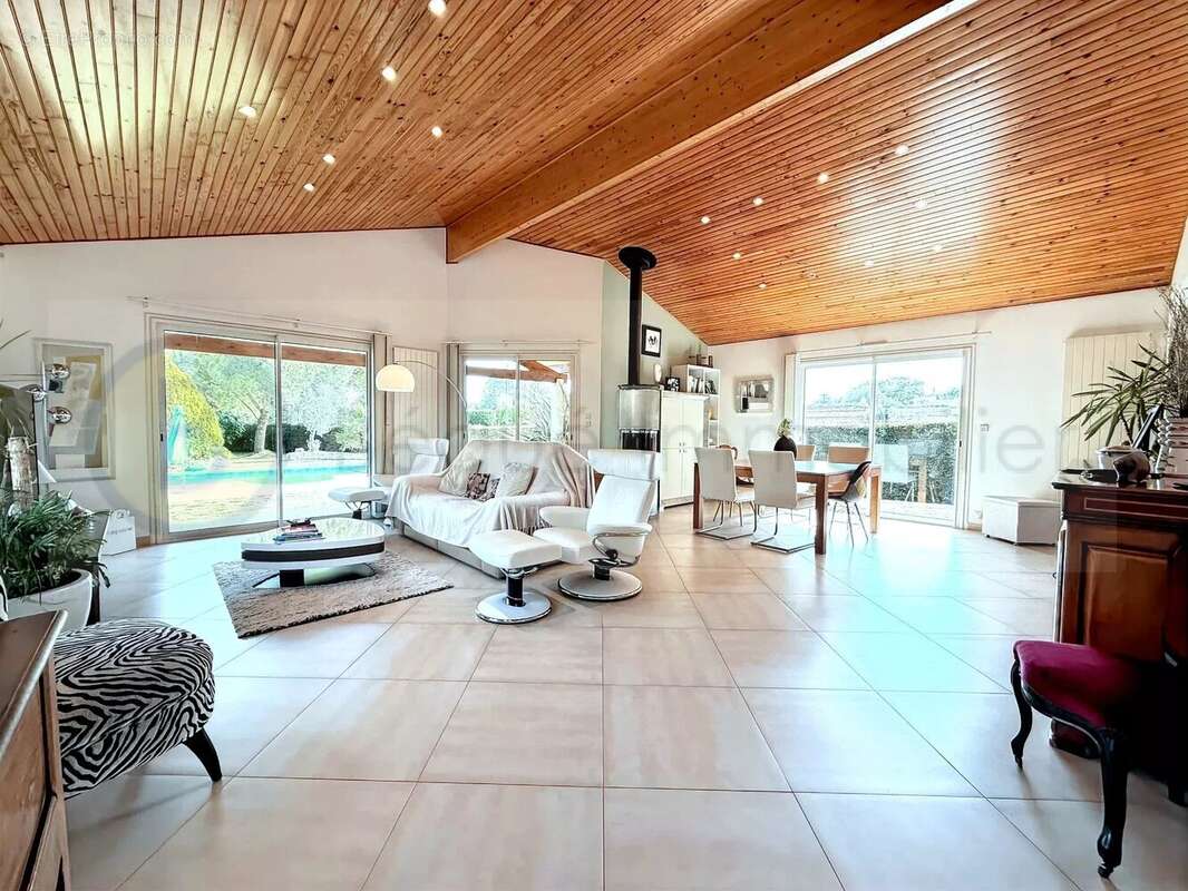 Maison de plain pied avec piscine à Brax - photo 2