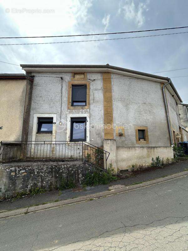 Maison à VIVIERS-SUR-CHIERS