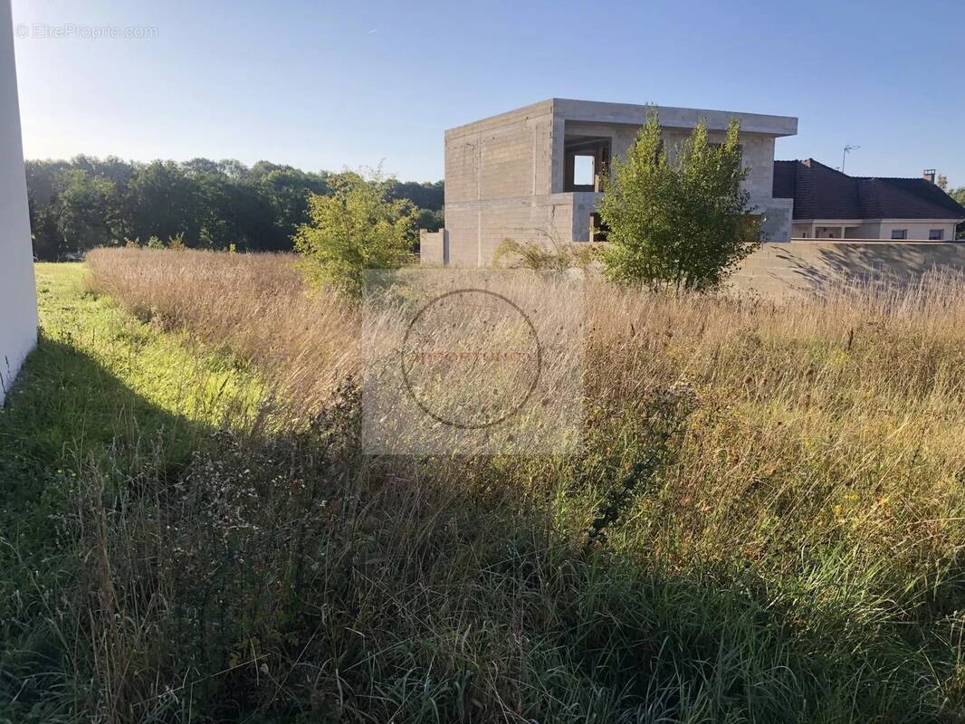 Terrain à LA FERTE-GAUCHER
