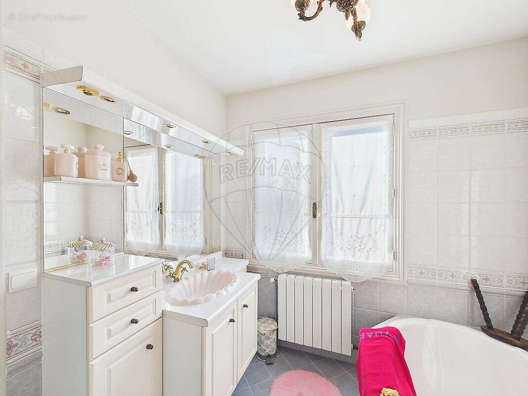 Maison à FONTCOUVERTE