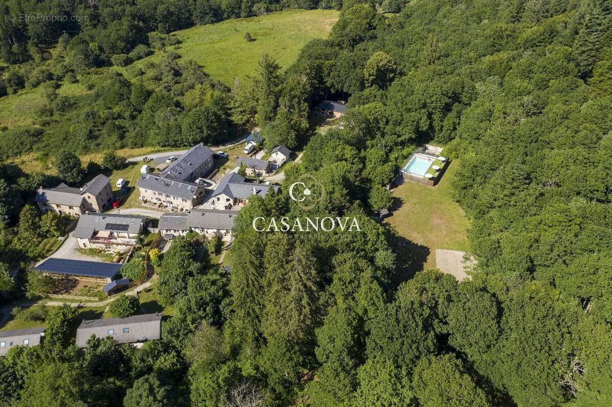 Domaine touristique avec gîtes et salle de réception sur 4 hectares dans les Hauts Cantons de l'Hérault - photo 2