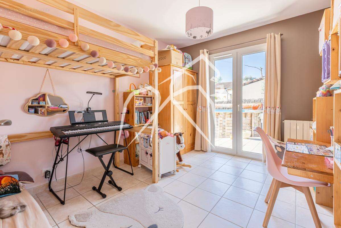 Maison à MONTBAZIN