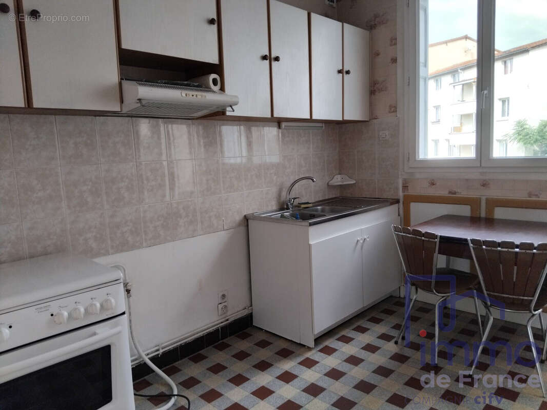 Appartement 69 m² à Saint-Etienne  - photo 8