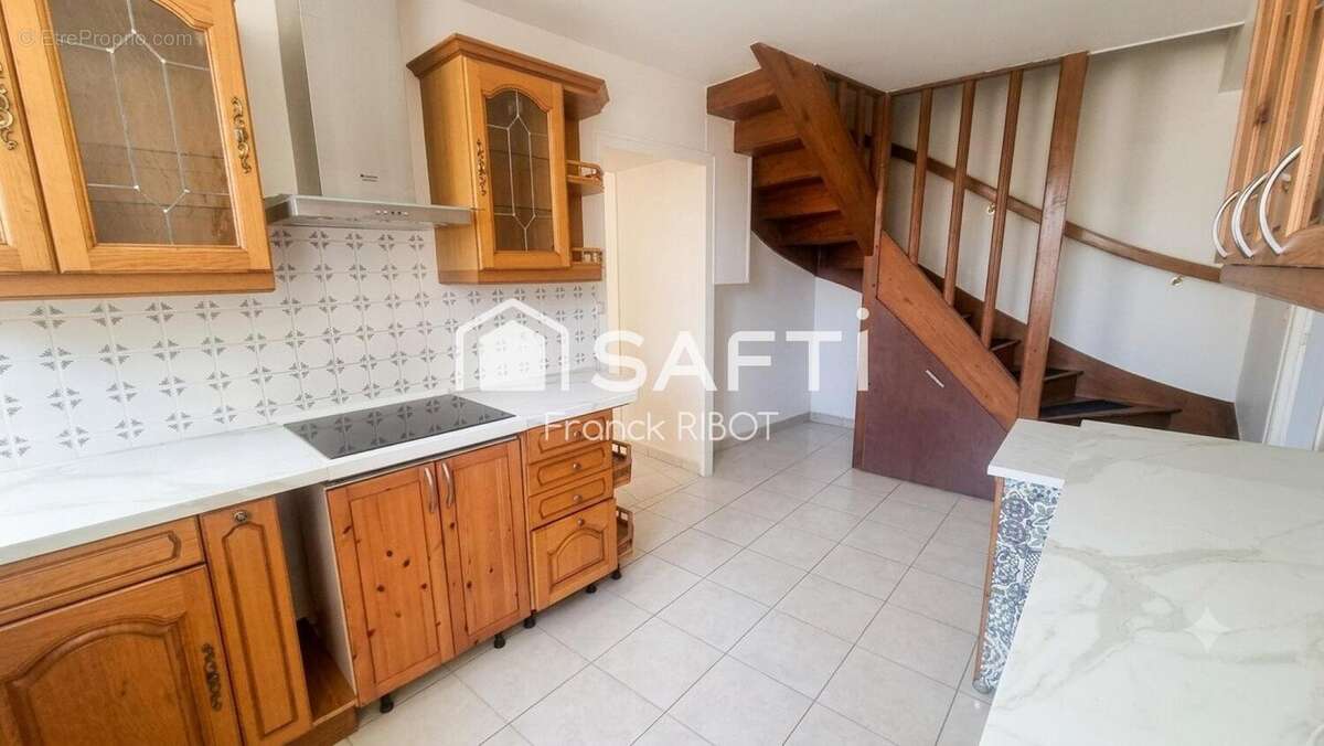 Maison 81 m² à Savigny-En-Terre-Plaine  - photo 9