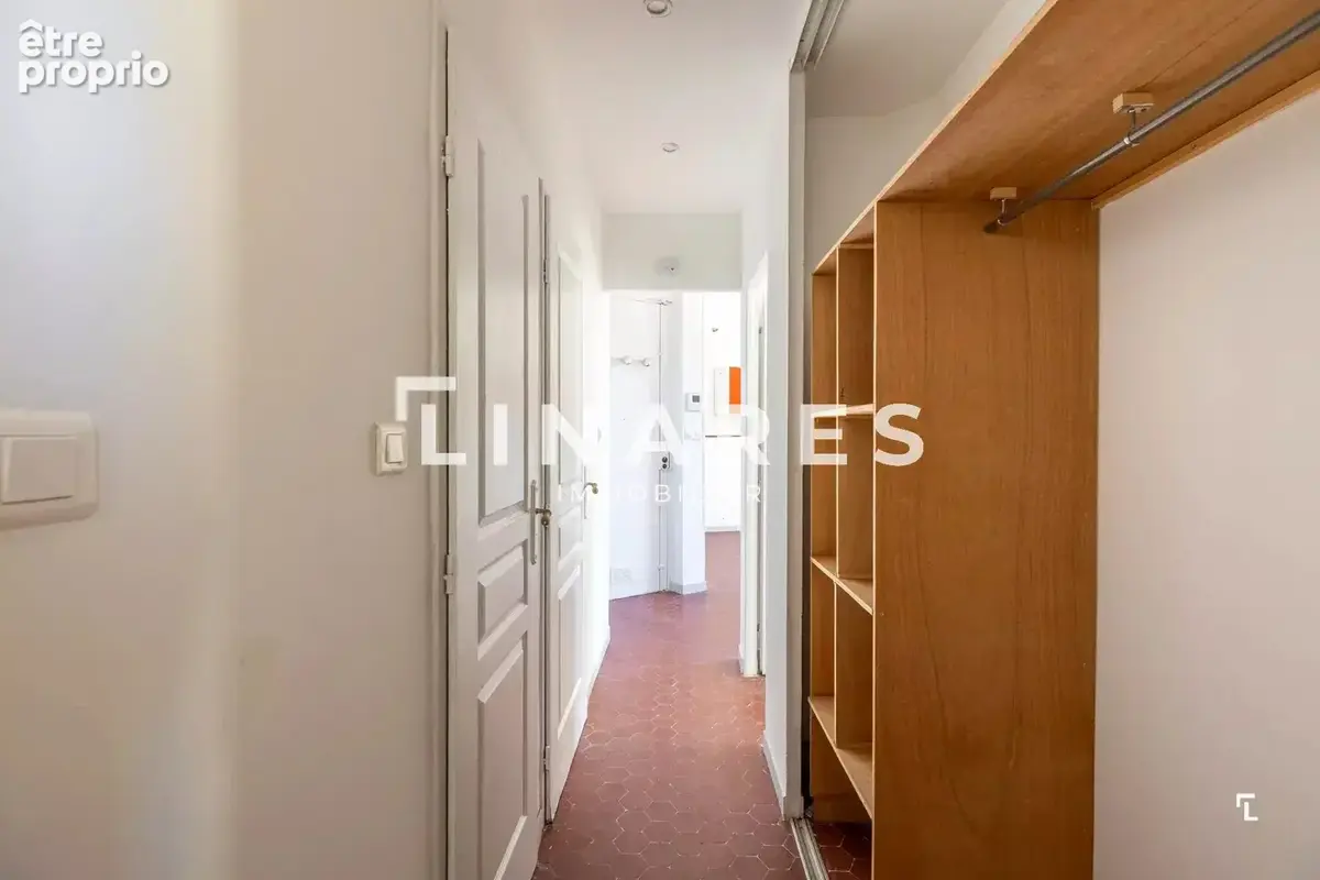 À DEUX PAS DU PORT - Appartement T3 de 52m2 - 13002 Hôtel-de-Ville - photo 10