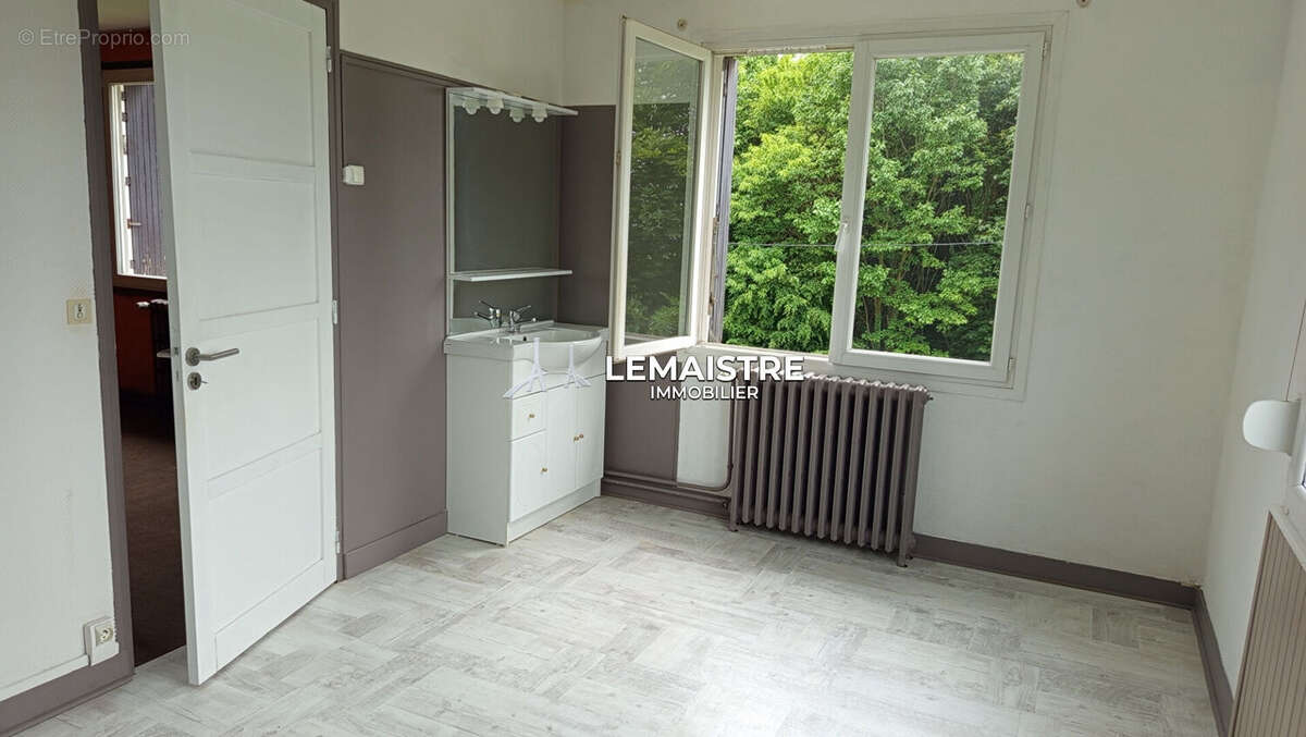 Maison à NOTRE-DAME-DE-GRAVENCHON