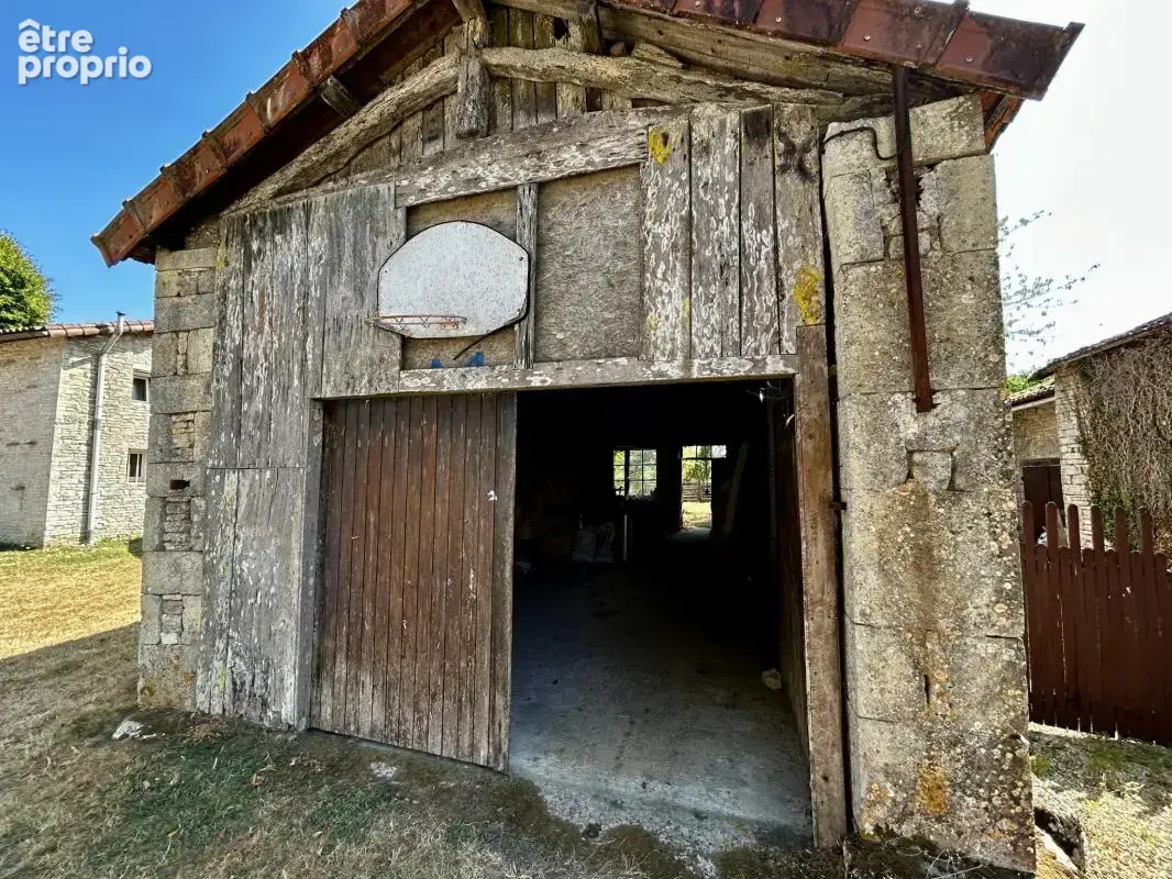 Authentique corps de ferme en pierre piscine et double garag - photo 16