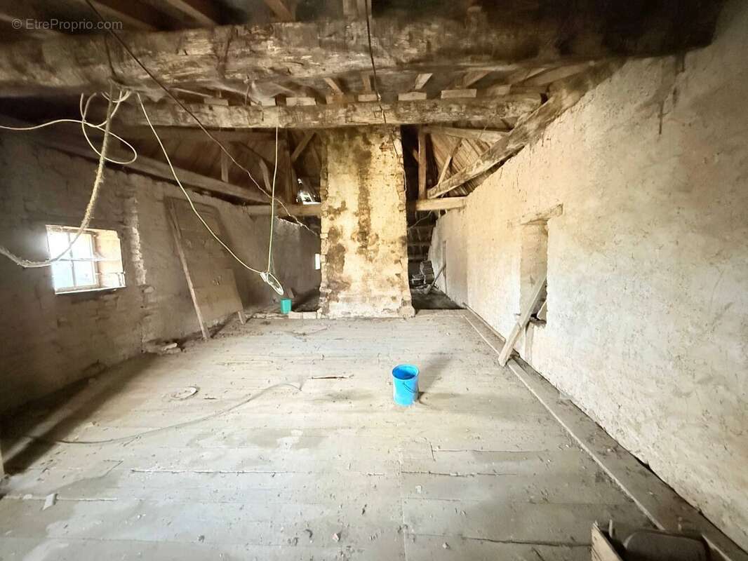 Charmante petite ferme-château entièrement à rénover - photo 16