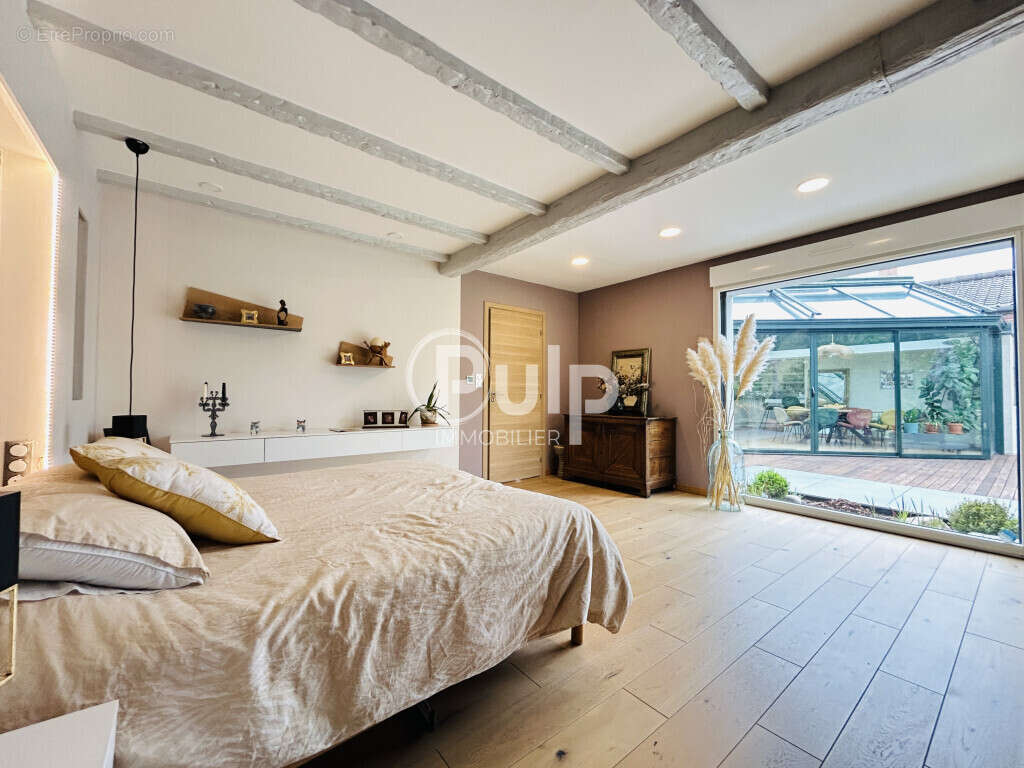 Maison de ville - semi individuelle - semi plain pied - 5 chambres - double garage - jardin - photo 3