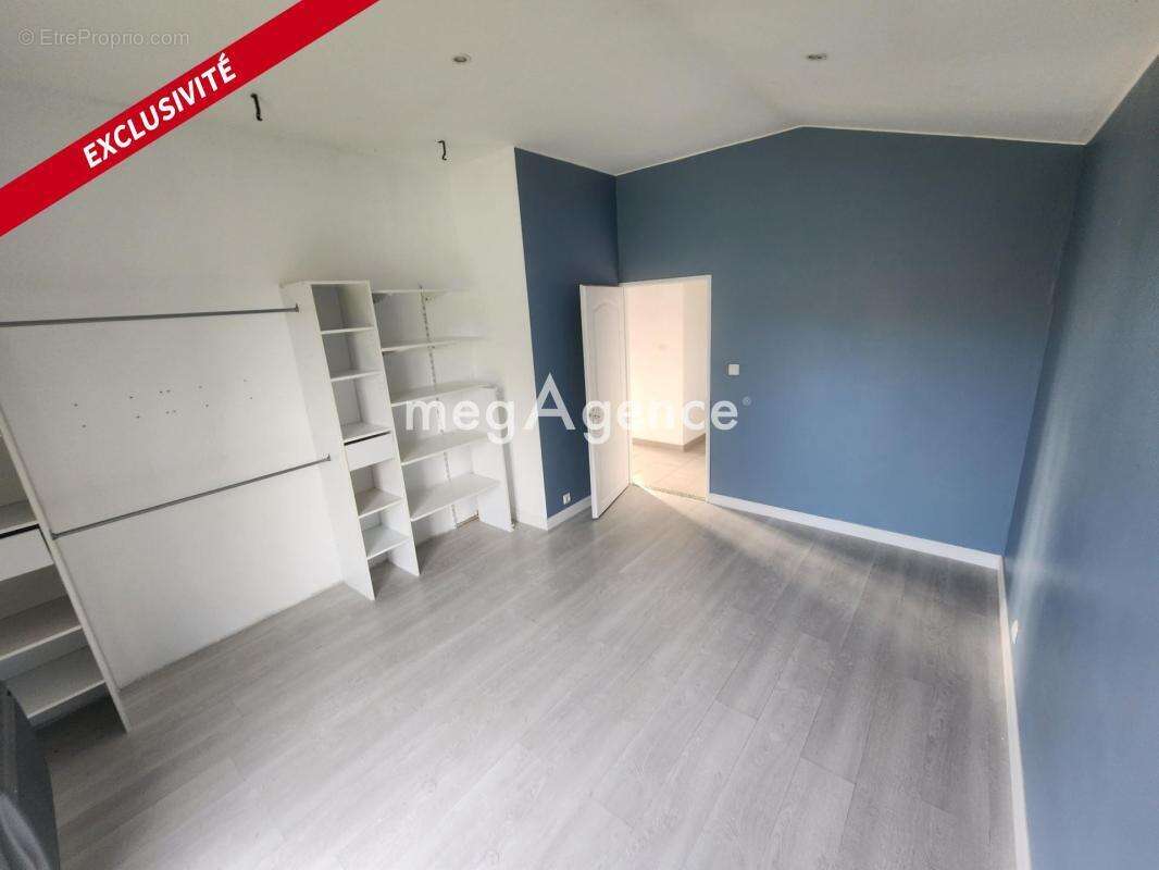 Maison à SAINT-CHRISTOLY-DE-BLAYE