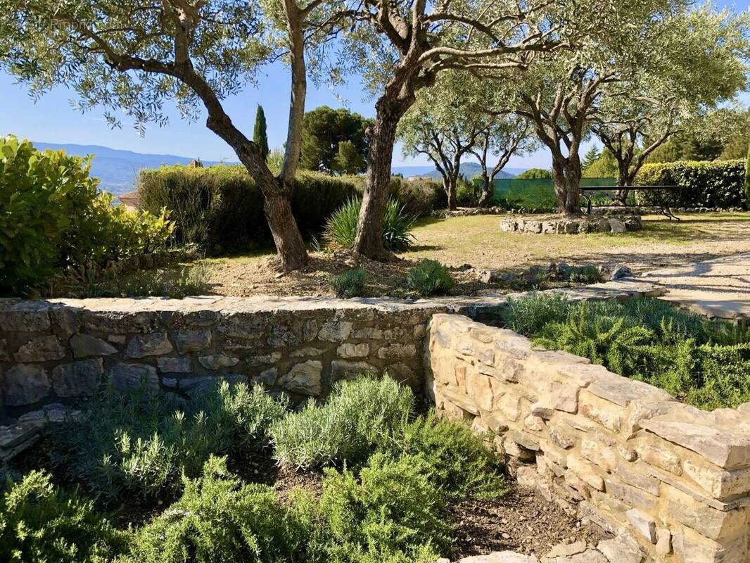 Maison à SAINT-SATURNIN-LES-APT