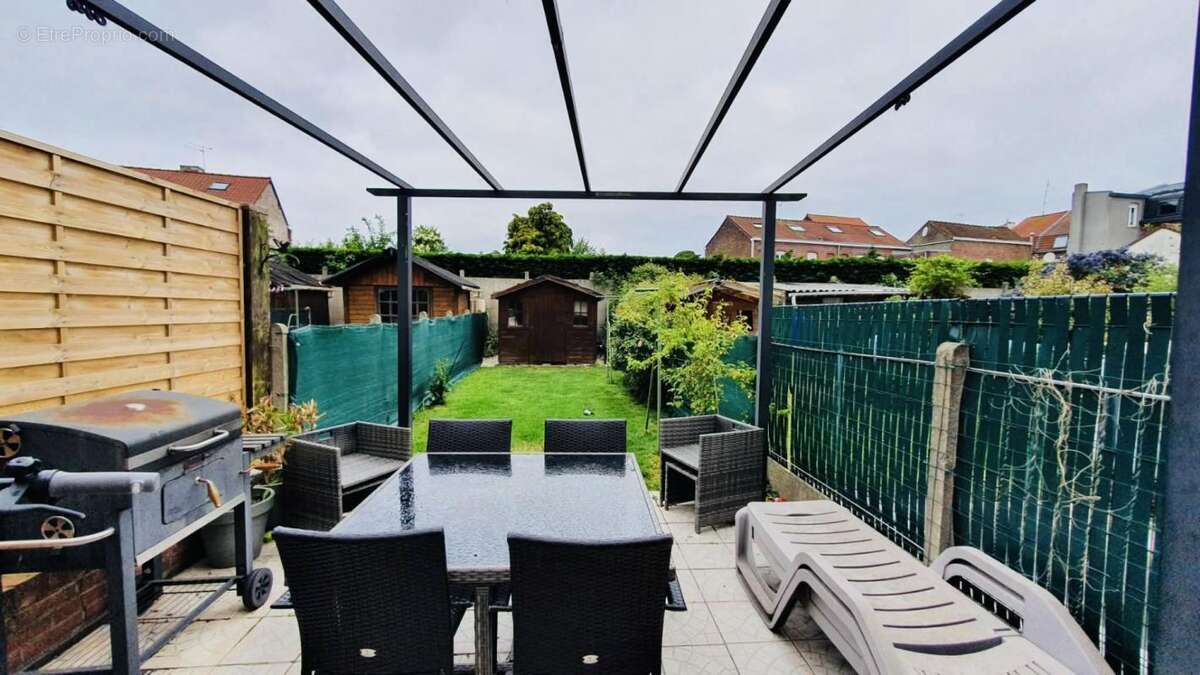 Maison à HOUPLINES