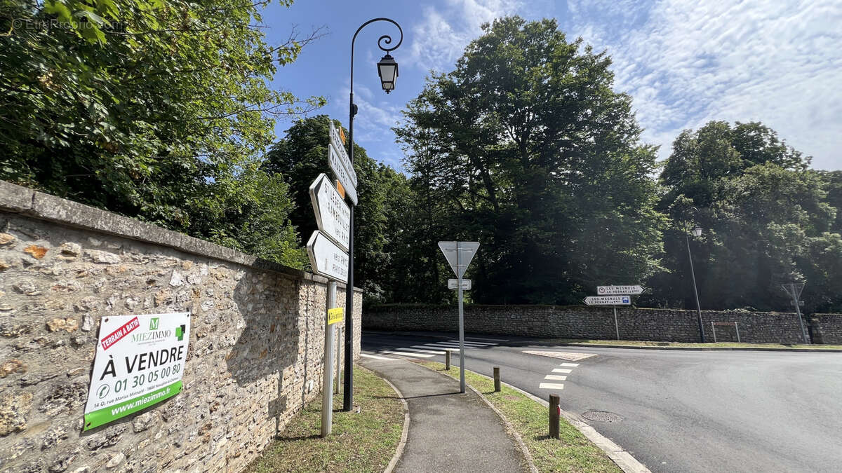 Terrain à MONTFORT-L'AMAURY