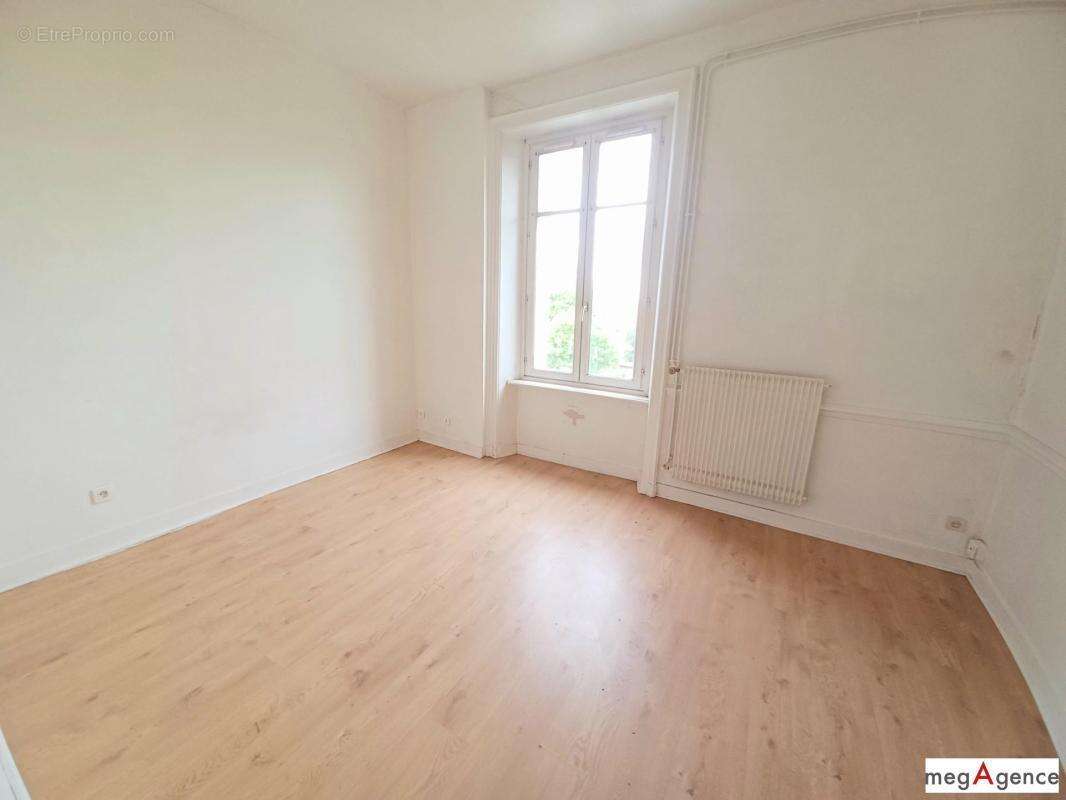 Appartement à FOUGERES