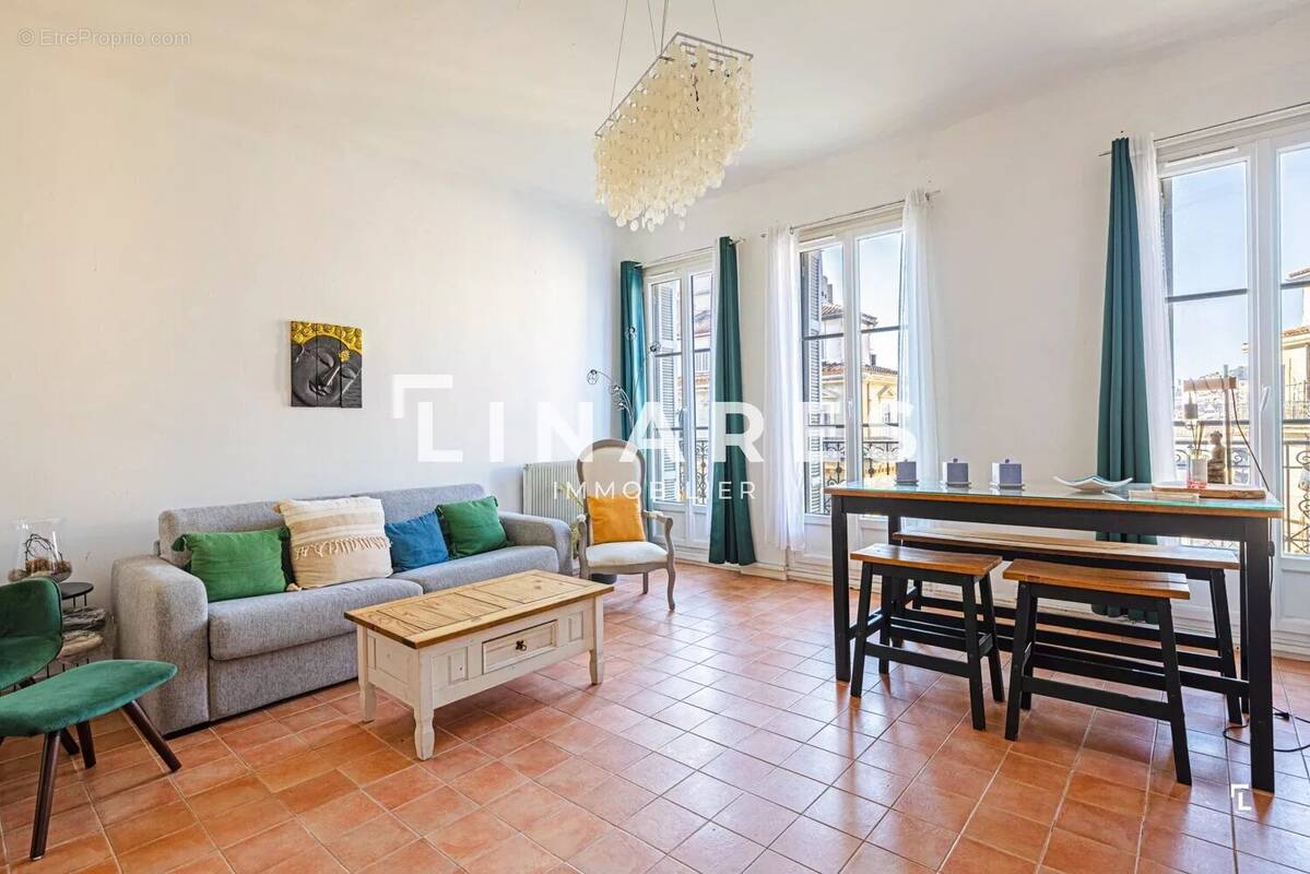 Appartement à MARSEILLE-1E