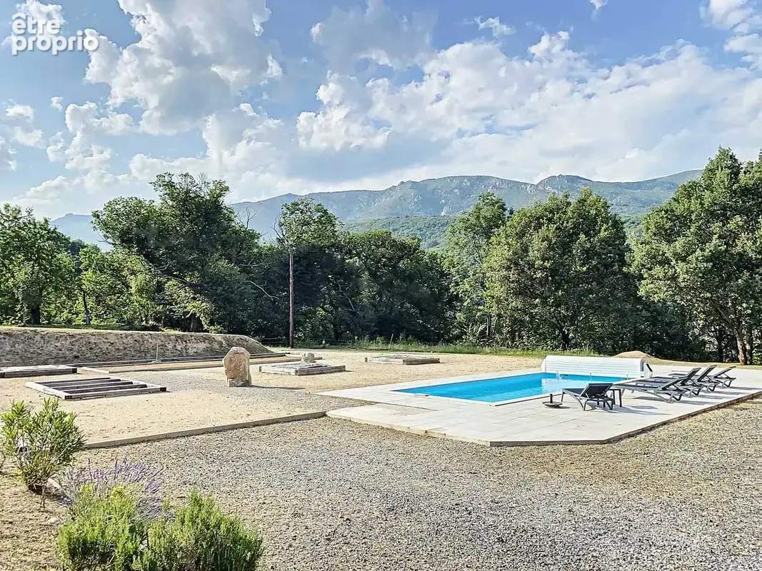 Une bastide du 16ème siècle rénovée de 260 m2 hab., aménagée en 2 logements et annexes, cour intérieure, pisci - photo 5