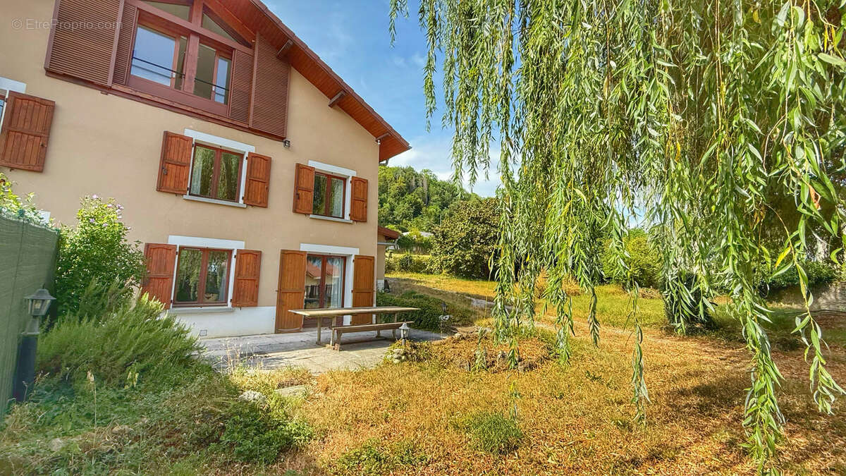 VOIRON, Maison + dépendance et jardin - photo 14