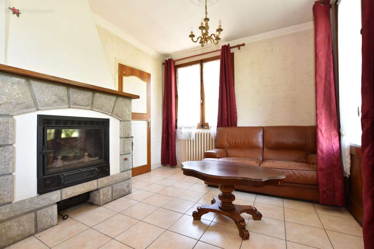 Maison 213 m² à Saint-Martin-Valmeroux  - photo 7